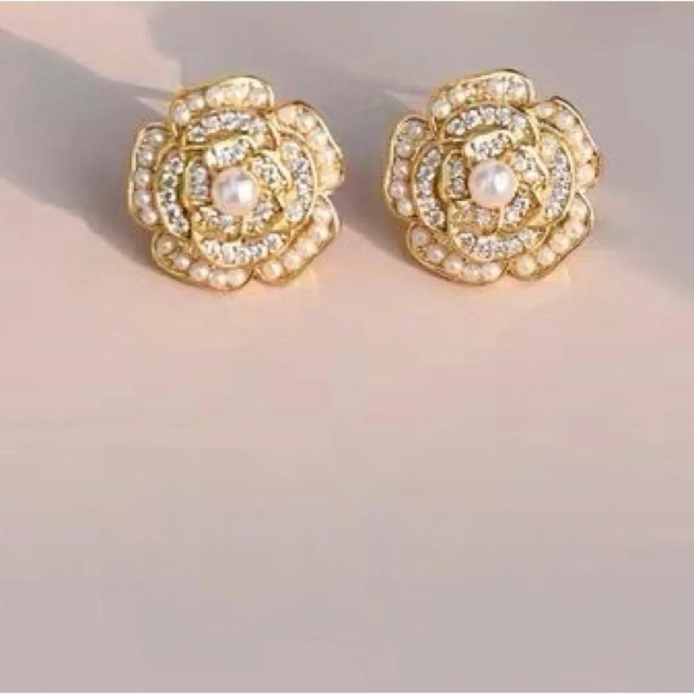 Elegant Gold Flower Stud Earrings, Faux Pearl & CZ, Vintage‎ Style, Unique Petal